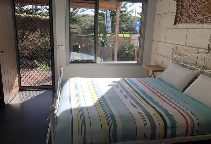 Pensió Port Campbell Guesthouse & Flash Packers