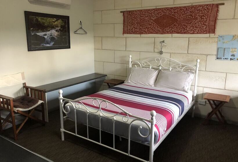 Pensió Port Campbell Guesthouse & Flash Packers