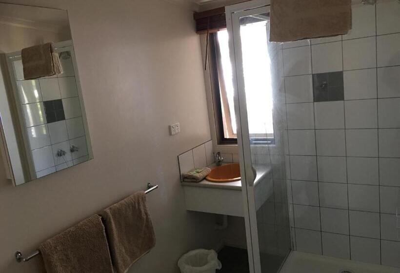 Pensió Port Campbell Guesthouse & Flash Packers