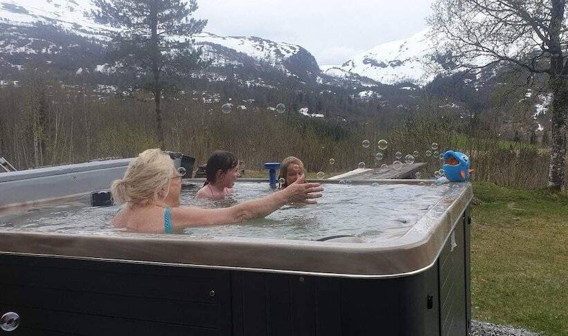 膳宿费 Voss Lodge Rongastovo