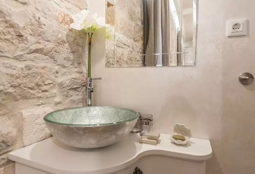 پانسیون Zara Palace   Design Rooms