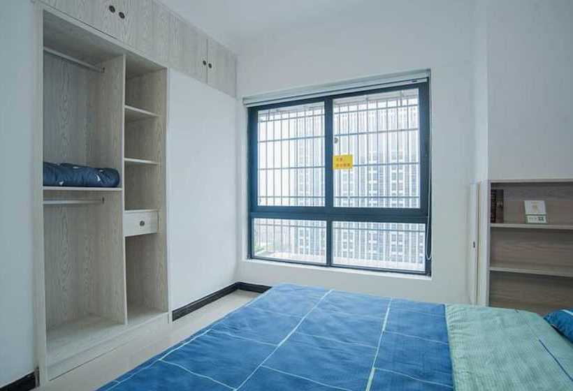 Xin Wo Apartment Railway Station