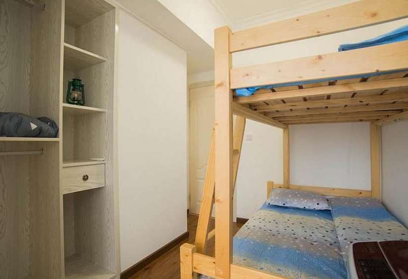 Xin Wo Apartment Railway Station