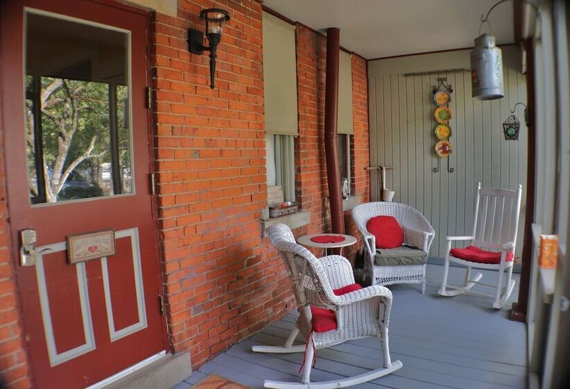 هتل 50 Lincoln Short North Bed & Breakfast