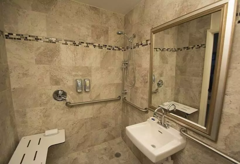 Adria Hotel And Conference Center