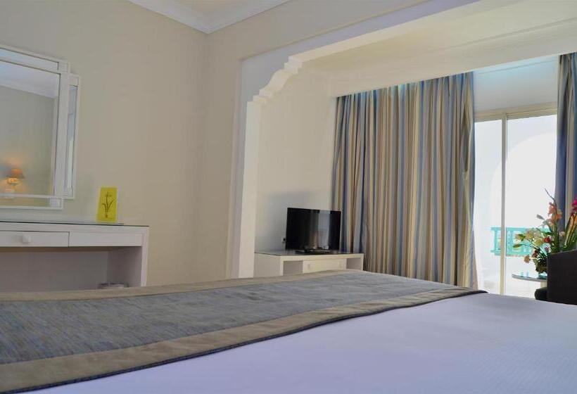 Hotel Royal Garden Palace   Families And Couples