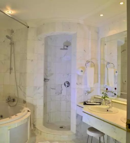 هتل Royal Garden Palace Families And Couples