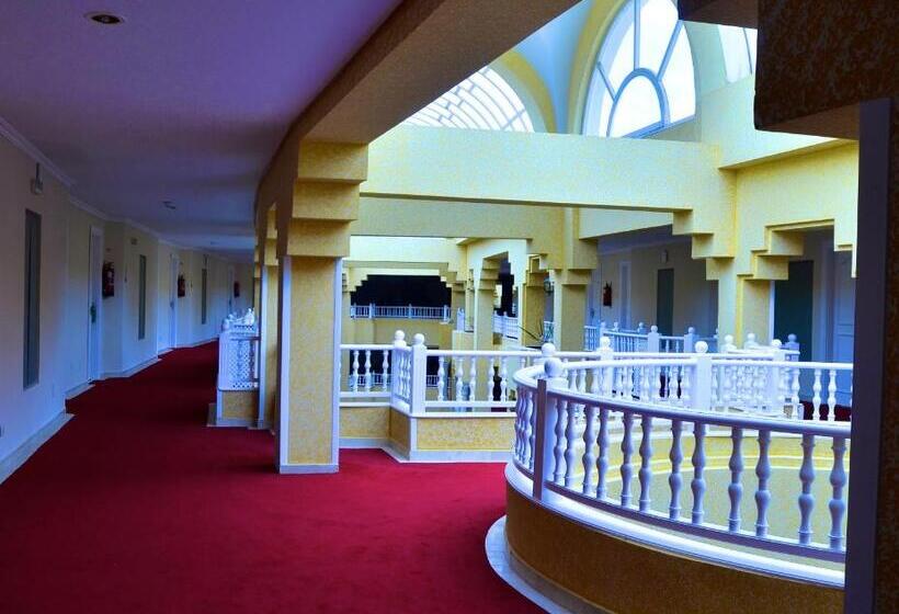 Hotel Royal Garden Palace   Families And Couples