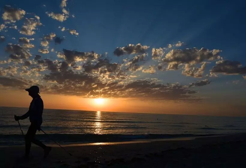 هتل Royal Garden Palace Families And Couples