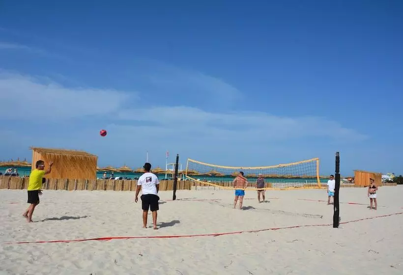 هتل Royal Garden Palace Families And Couples