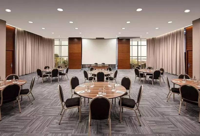 Отель Sheraton Istanbul Ataköy