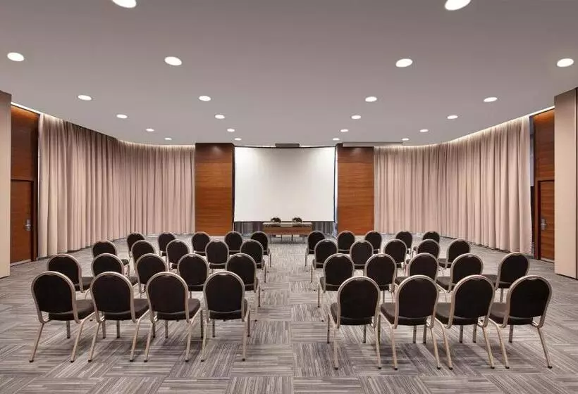 Отель Sheraton Istanbul Ataköy