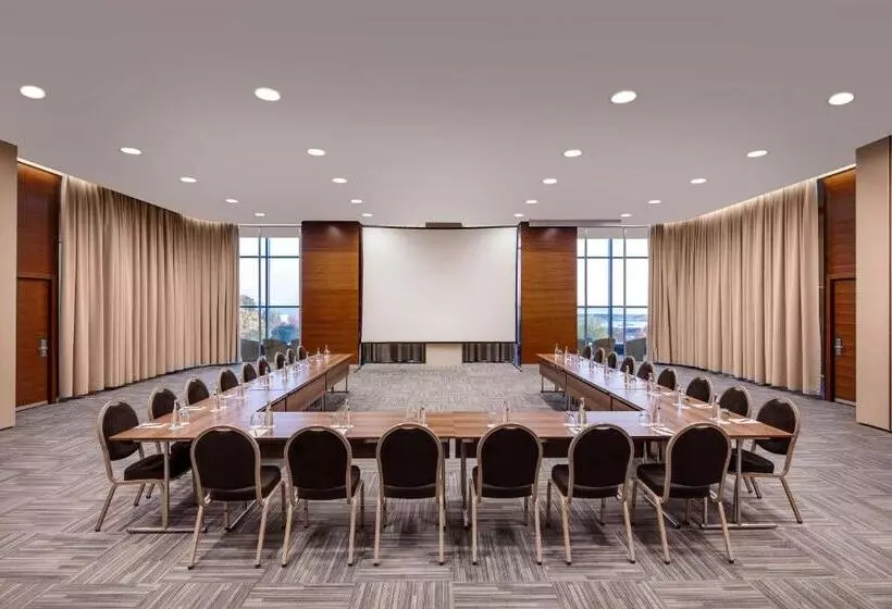 Отель Sheraton Istanbul Ataköy