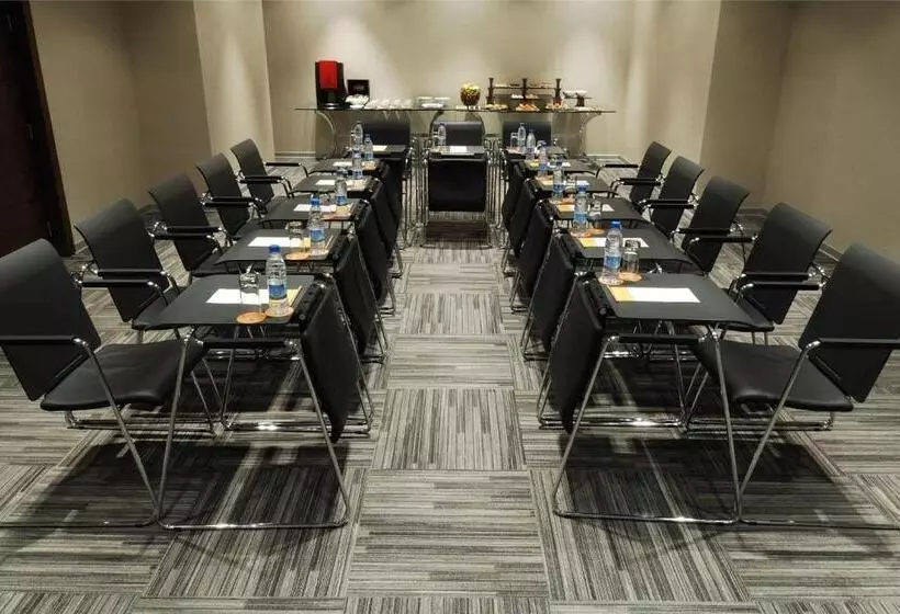 Отель Sheraton Istanbul Ataköy