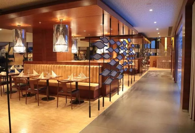 Отель Sheraton Istanbul Ataköy