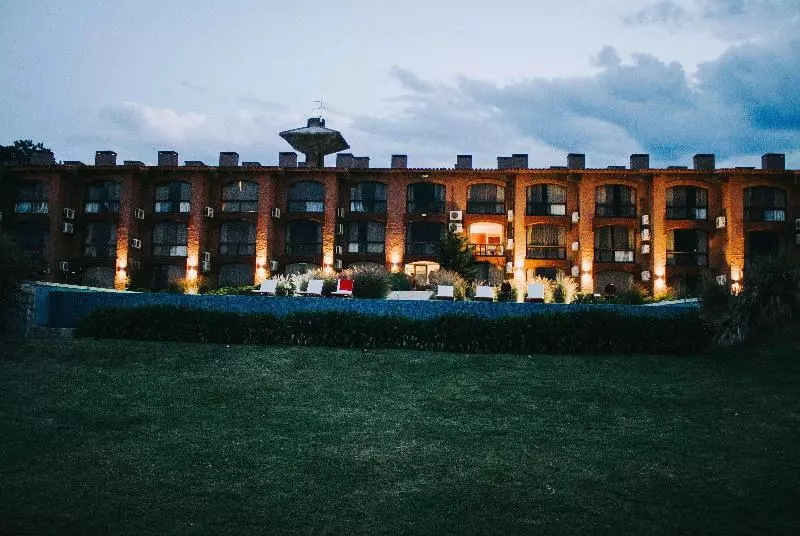 هتل Wyndham Garden Montevideo Carrasco