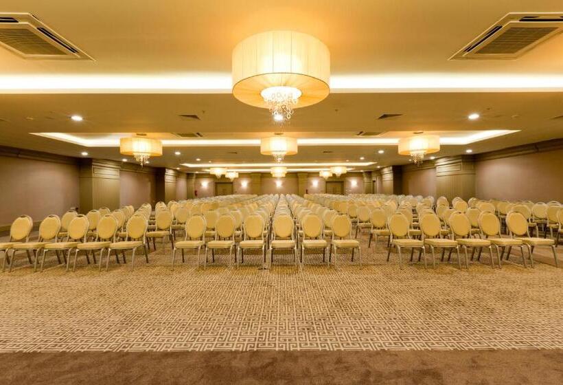 استراحتگاه Paloma Oceana