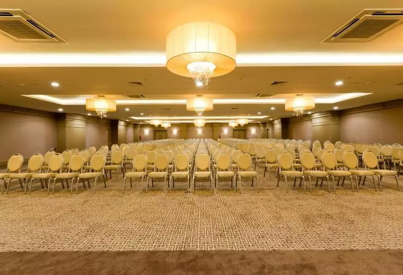 Курорт Paloma Oceana