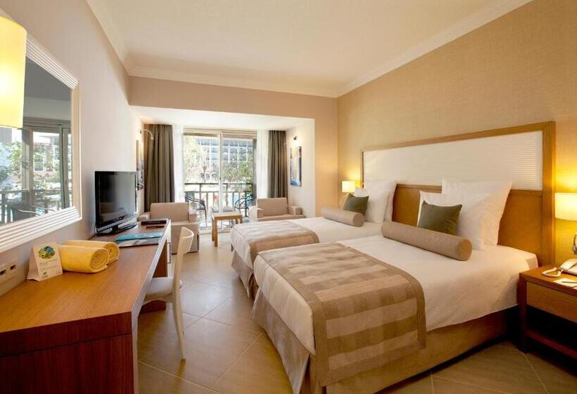 استراحتگاه Paloma Oceana