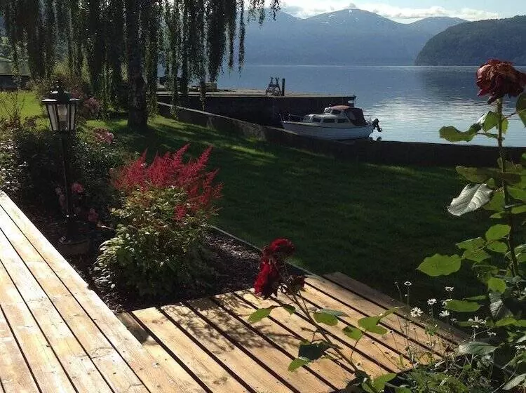 Innvik Fjordhotel   Misjonheimen