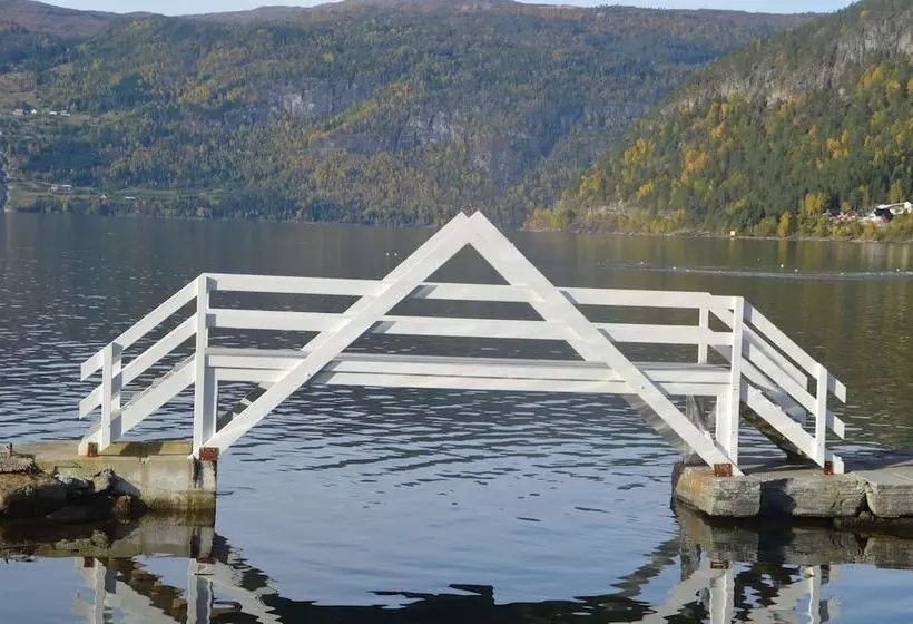 Innvik Fjordhotel   Misjonheimen