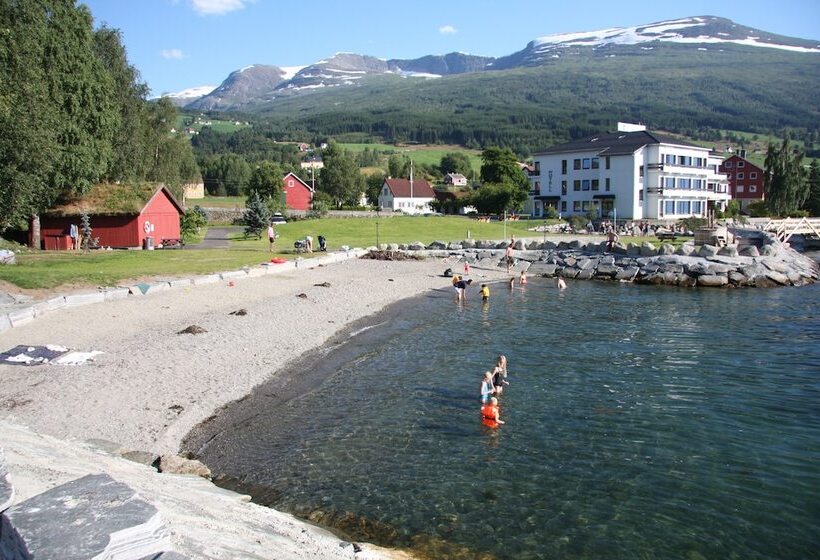 Innvik Fjordhotel   Misjonheimen
