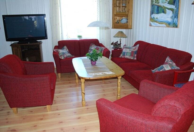 Innvik Fjordhotel   Misjonheimen