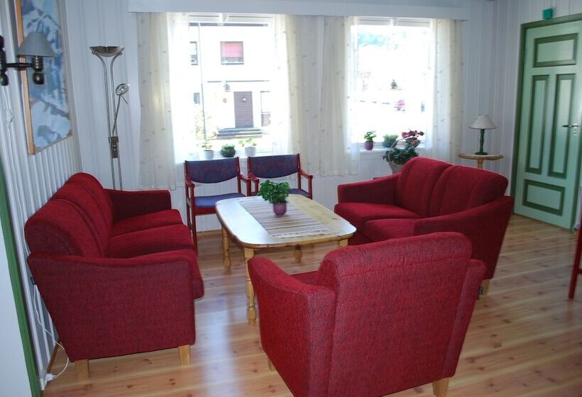 Innvik Fjordhotel   Misjonheimen