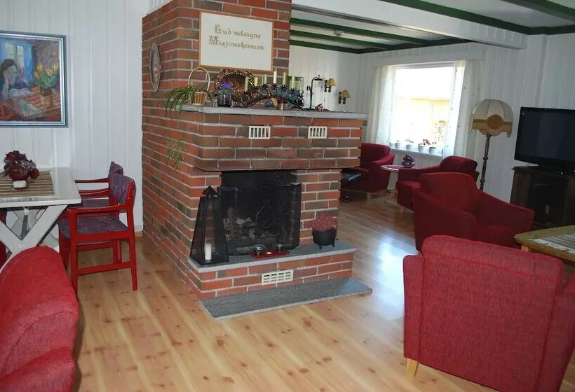 Innvik Fjordhotel   Misjonheimen