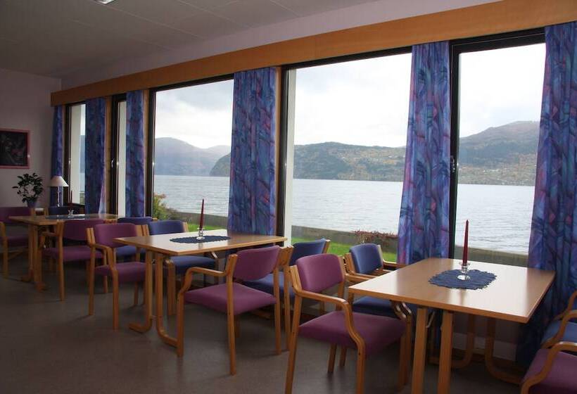 Innvik Fjordhotel   Misjonheimen