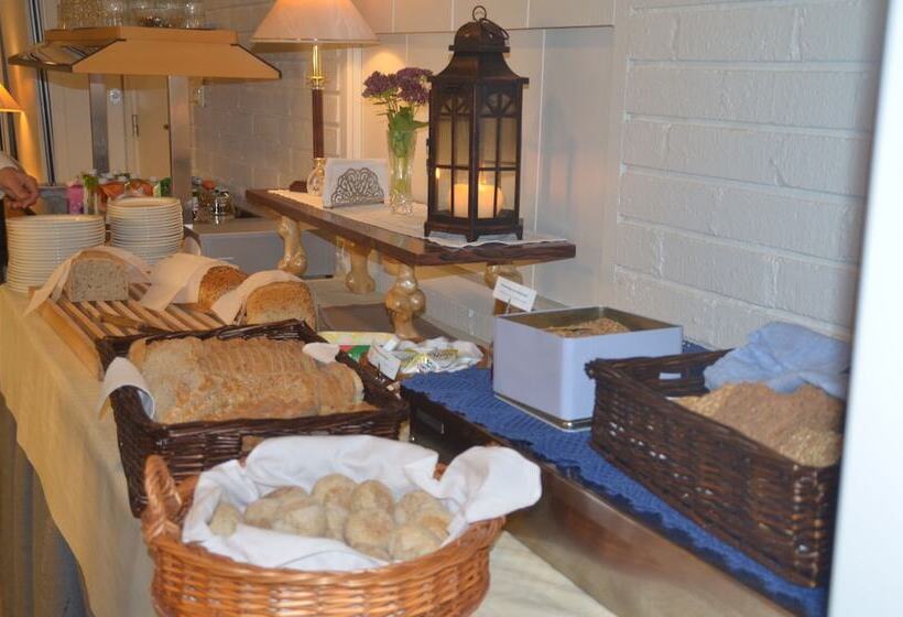 Innvik Fjordhotel   Misjonheimen