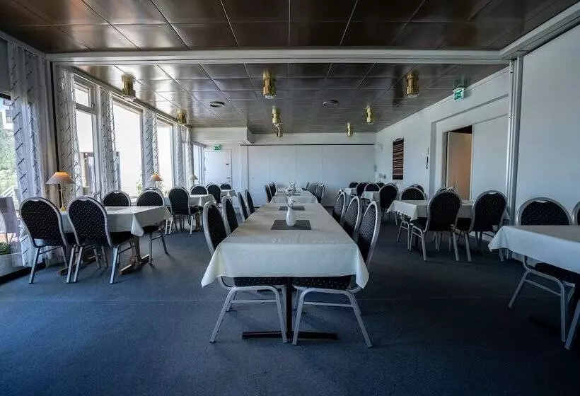 Innvik Fjordhotel   Misjonheimen