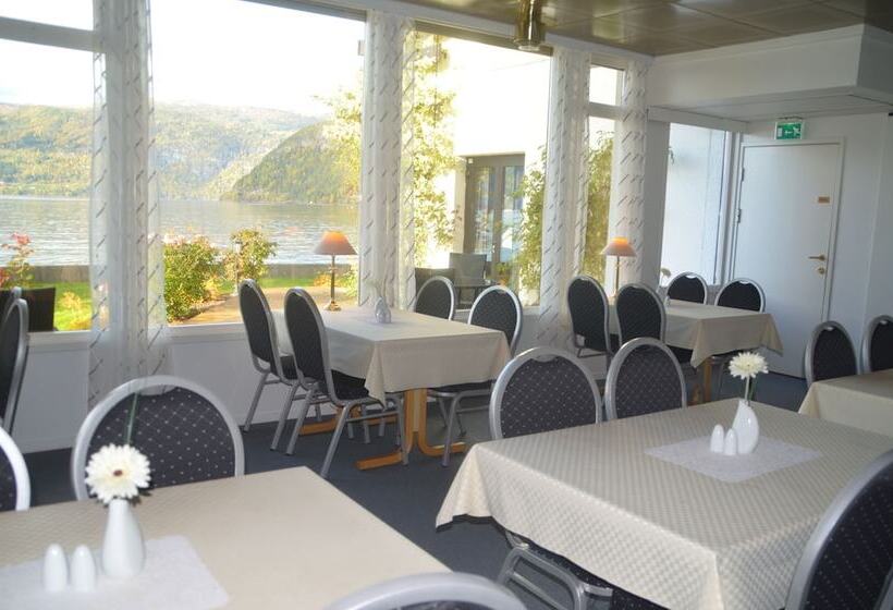 Innvik Fjordhotel   Misjonheimen