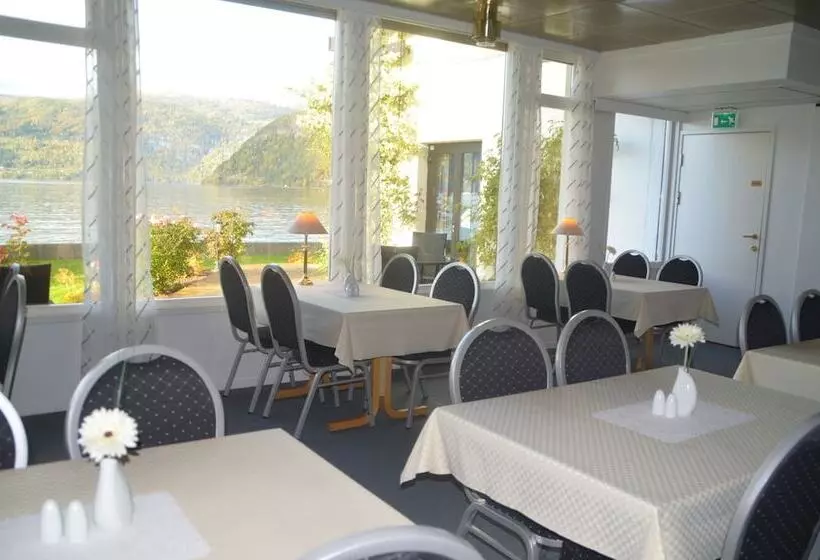 Innvik Fjordhotel   Misjonheimen
