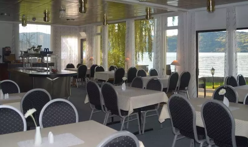 Innvik Fjordhotel   Misjonheimen