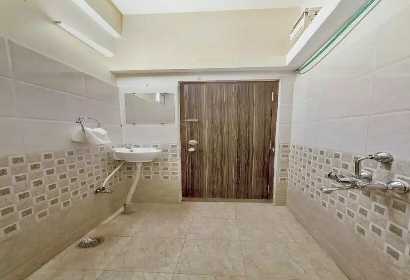 هتل Sai Vihar By Oyo Rooms