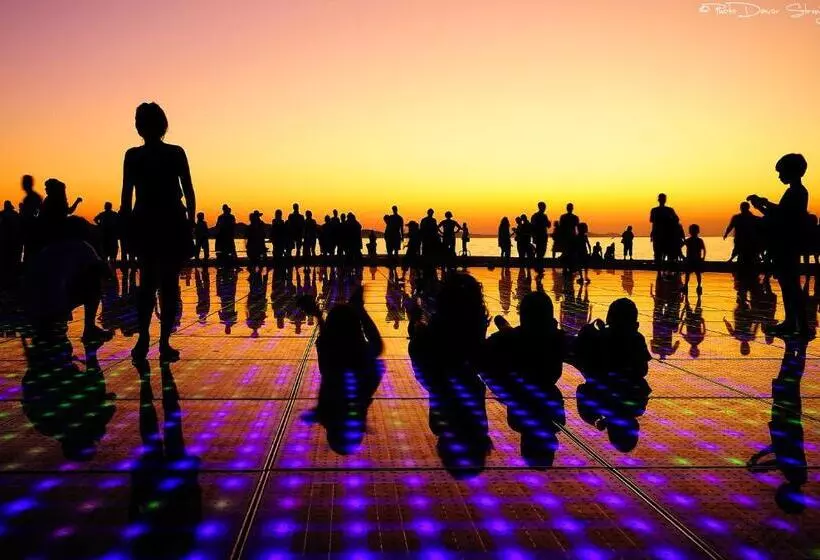 پانسیون Scallop Regent Rooms