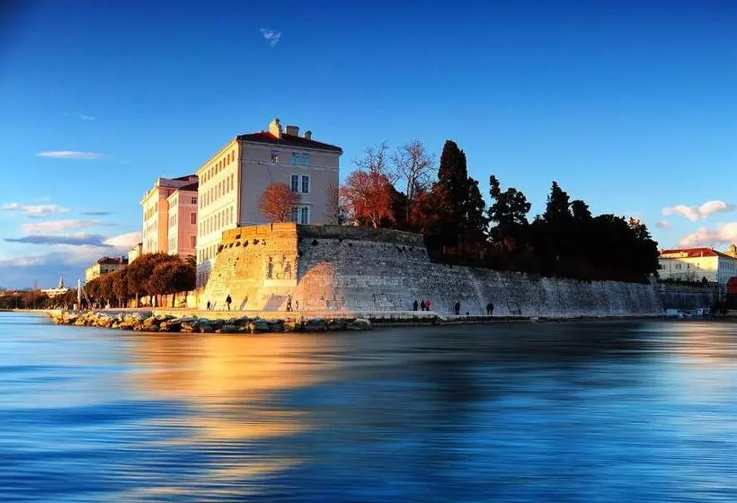 پانسیون Scallop Regent Rooms