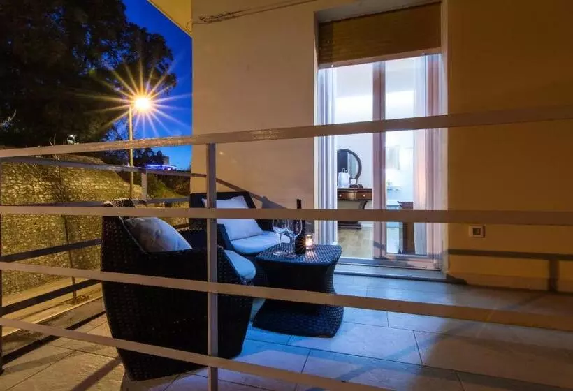 پانسیون Scallop Regent Rooms