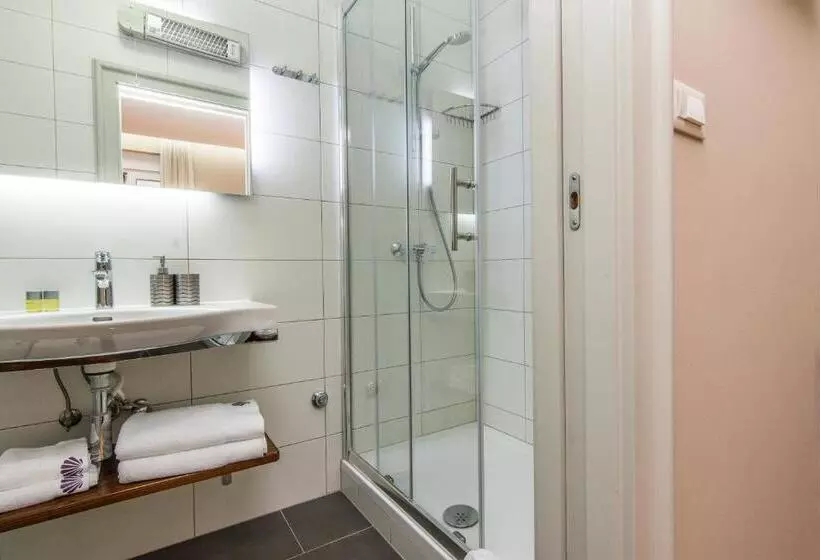 پانسیون Scallop Regent Rooms