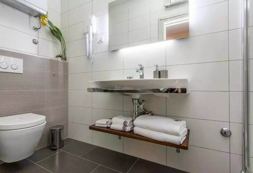 پانسیون Scallop Regent Rooms