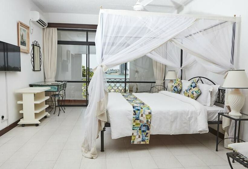 Tamarind Village Apartments