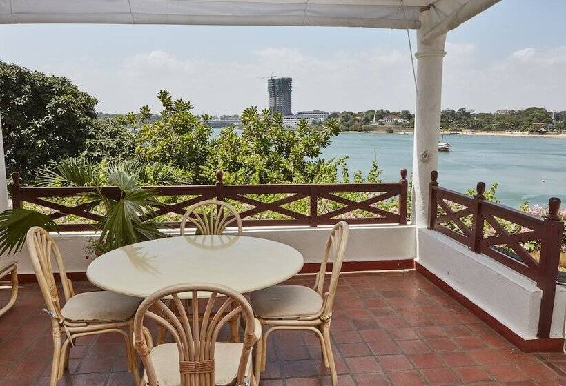 Tamarind Village Apartments