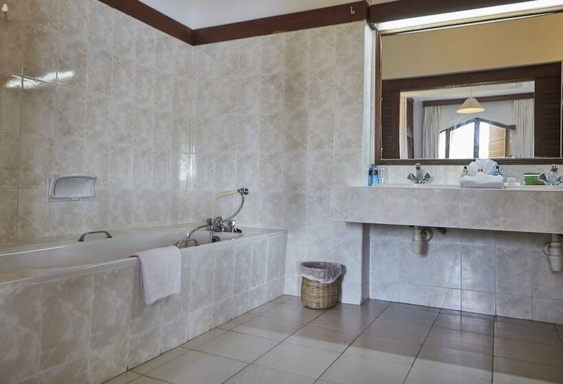 Tamarind Village Apartments