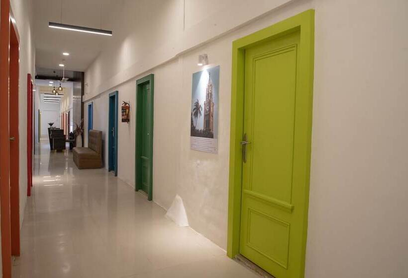 Empire Royale Hotel Hostel