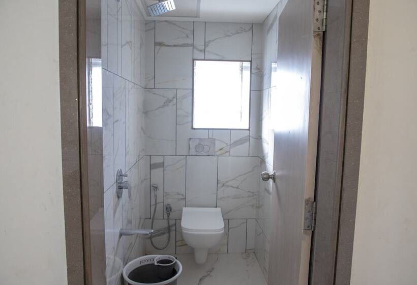 Empire Royale Hotel Hostel