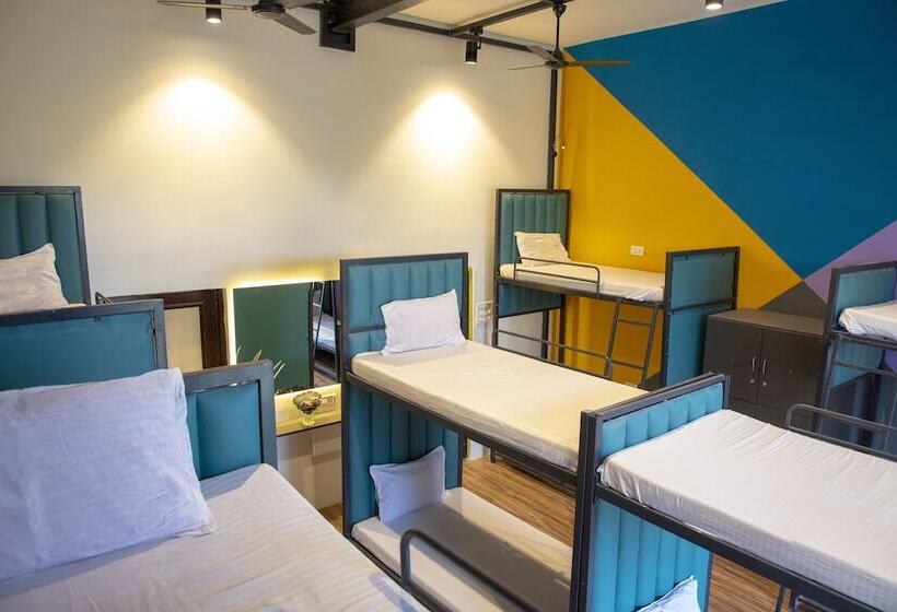 Empire Royale Hotel Hostel