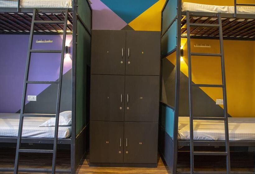 Empire Royale Hotel Hostel