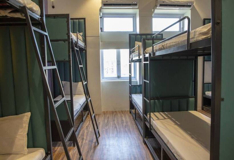 Empire Royale Hotel Hostel