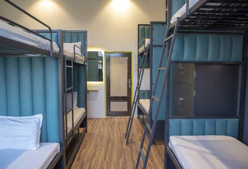 Empire Royale Hotel Hostel